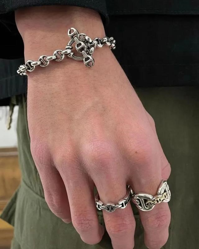 属马的佩戴什么戒指好，属马佩戴什么好