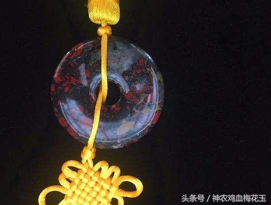 儿童戴玉的好处和禁忌,真玉和假玉在灯光下有啥区别