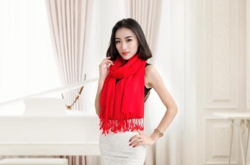 属狗为什么不能穿红色,本命年为什么要穿红色