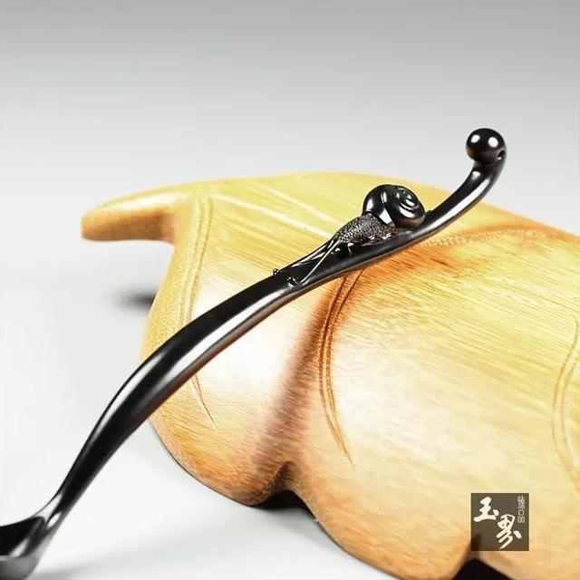 8年马戴什么首饰，78年属马适合戴金还是玉"