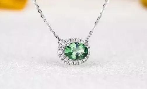 属羊人佩戴什么旺自己招财纳福，属羊的戴什么吊坠合适