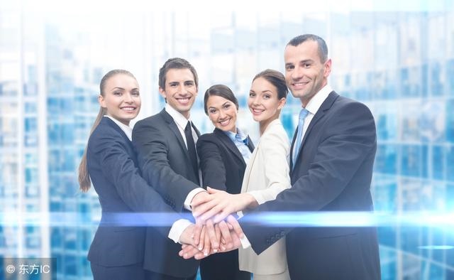 山头火命2022年运势，山头火的人戴什么能旺财