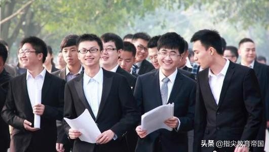 属蛇人今年为什么这么难，1977属蛇一生大劫年