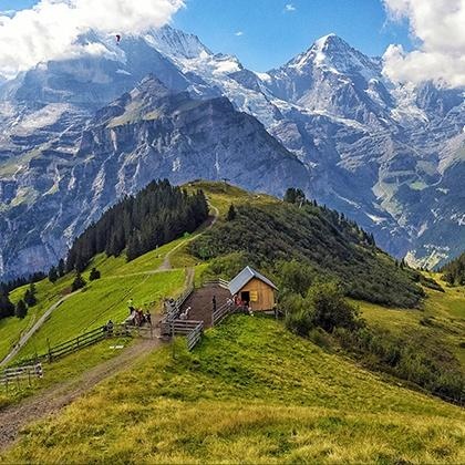 和属蛇男人分手不容易，属蛇男会等一个女人吗