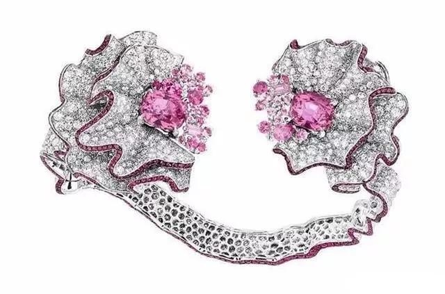 属羊人佩戴什么旺自己招财纳福，属羊的戴什么吊坠合适