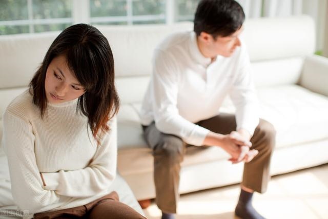 002年出生的男孩婚姻如何，2002年属马几点生更好"