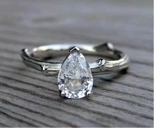 属羊人佩戴什么旺自己招财纳福，属羊的戴什么吊坠合适