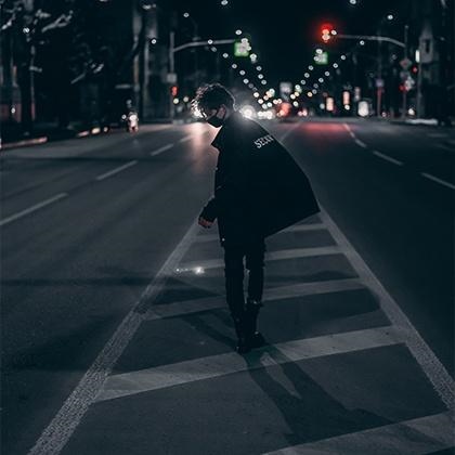 和属蛇男人分手不容易，属蛇男会等一个女人吗