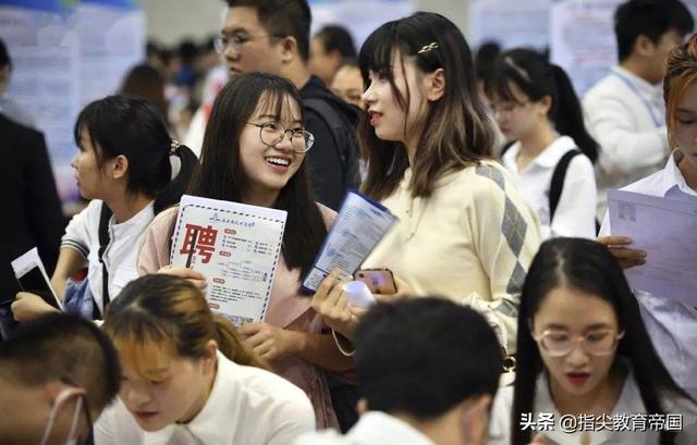 属蛇人今年为什么这么难，1977属蛇一生大劫年