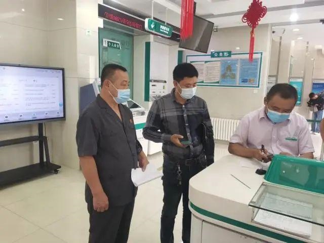 属蛇的父亲和属虎的孩子合不合，蛇与虎父子相克吗