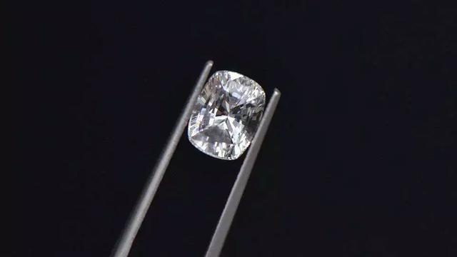 属羊人佩戴什么旺自己招财纳福，属羊的戴什么吊坠合适