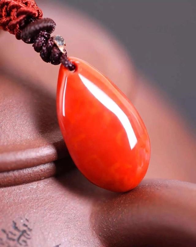 属虎女人戴什么首饰好，适合属虎人长期佩戴的吉祥物