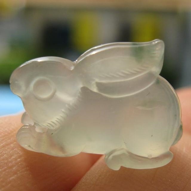 属鸡的佩戴什么吊坠好，属鸡佩戴什么更好