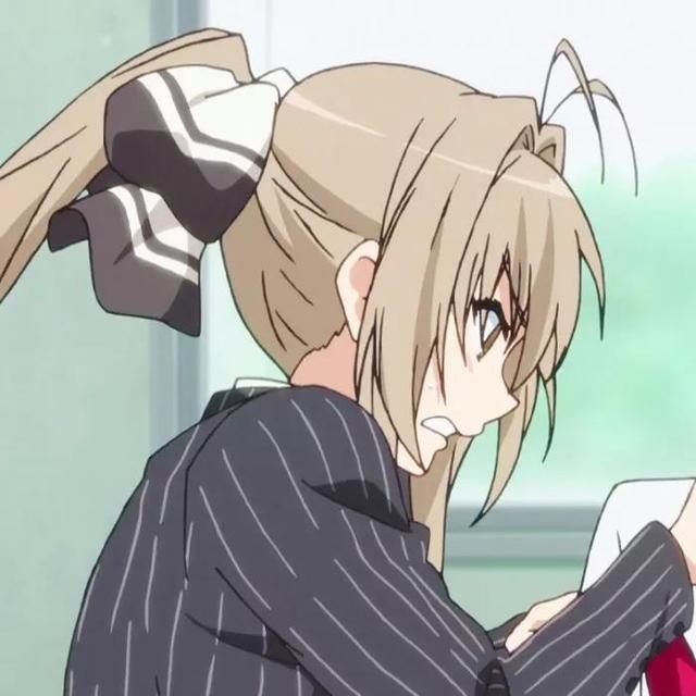 二次元情头一男一女分开，情侣二次元头像一男一女