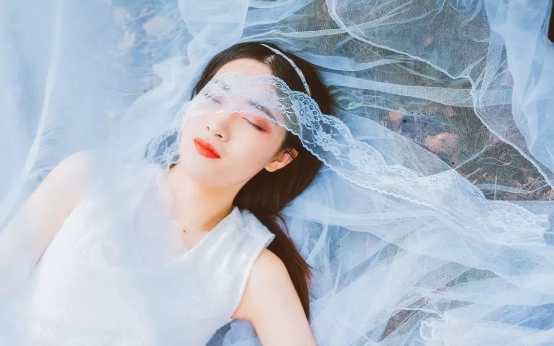 属蛇的女人好不好,属蛇女一生财运怎么样