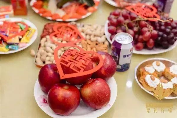 新娘属鸡冲哪些属相，属牛新娘忌伴娘属相