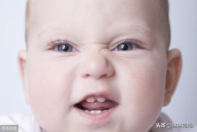 宝宝成长一月哭二月顺口溜,婴儿顺口溜三翻四坐