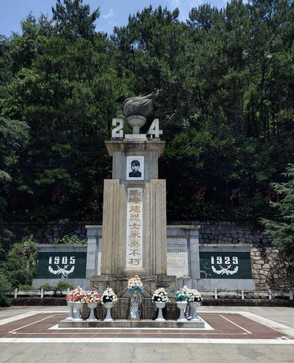 什么蛇是苦命蛇六月二十九，属蛇哪天出生最有出息