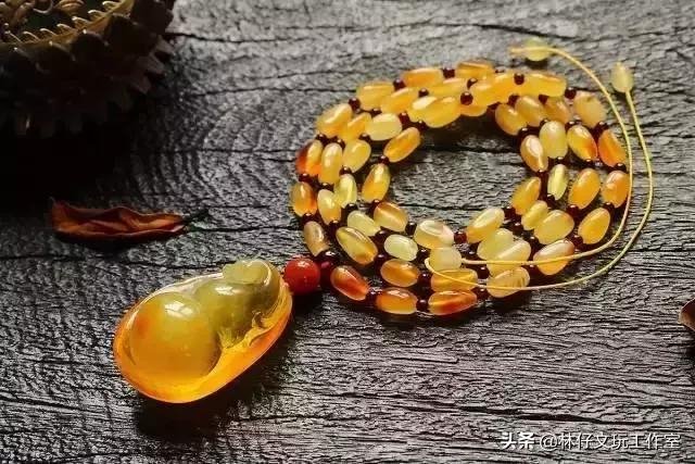 属狗的人需要佩戴什么，生肖狗带狗吊坠