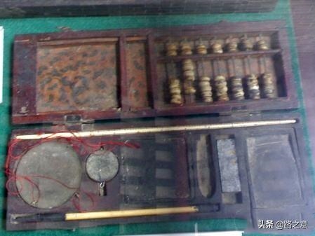 珠算盘起源于()年代，算盘是中国古代什么时候发明的