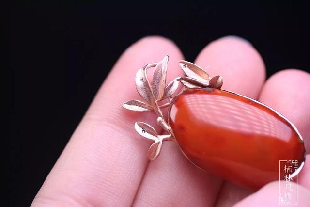 属狗佩戴什么玉石更好，属狗人永远最旺的颜色