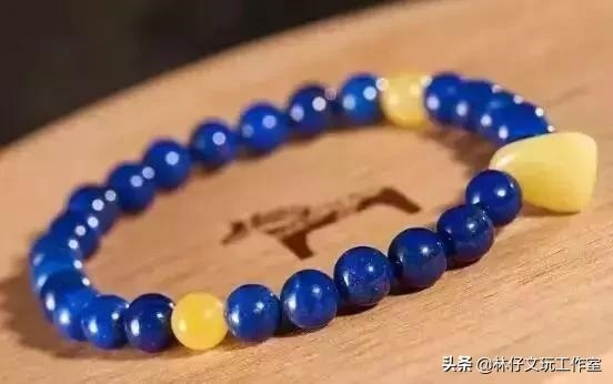 属狗的人需要佩戴什么，生肖狗带狗吊坠