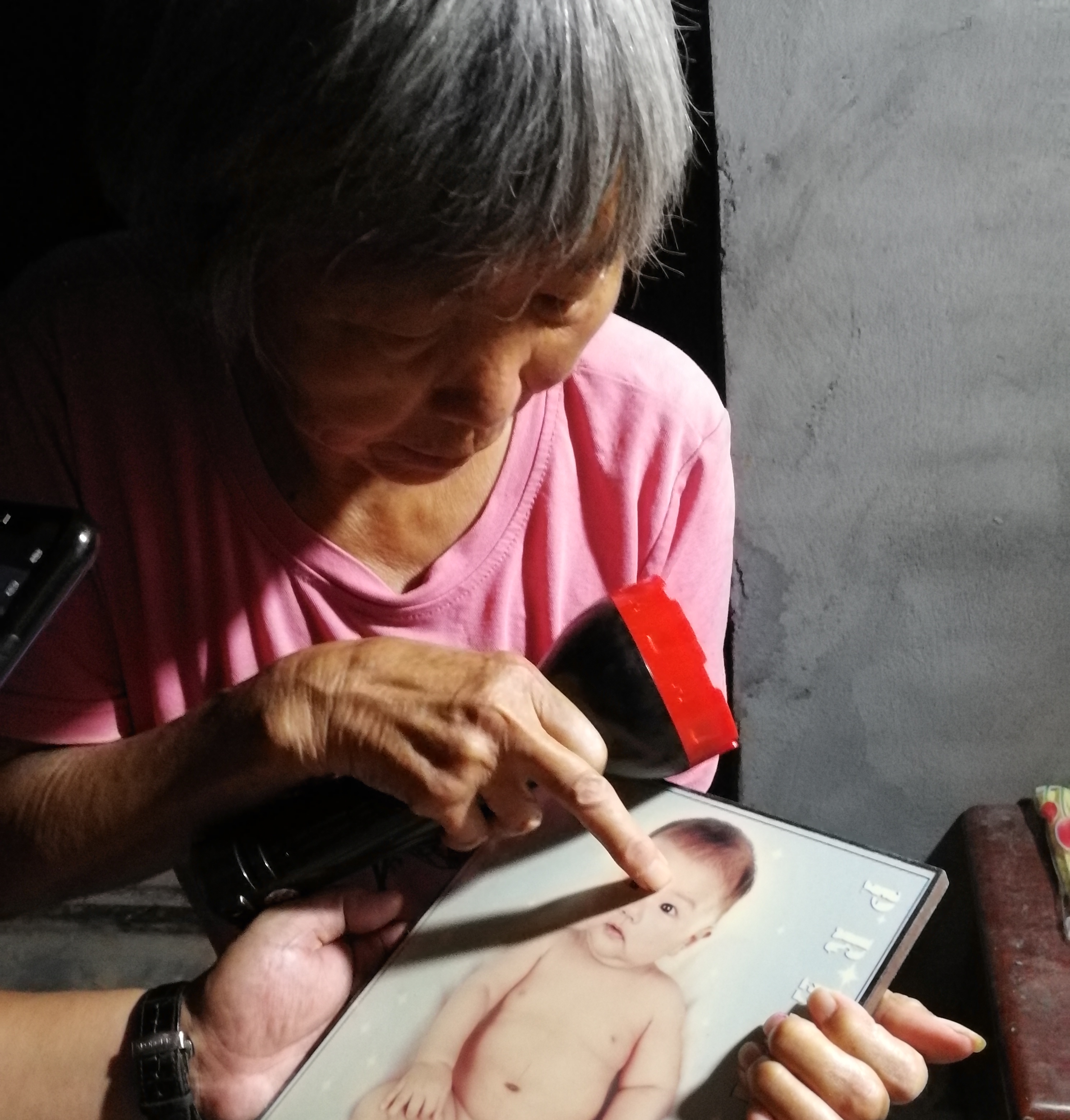 河南女子带8月大男婴算命后离奇失踪13年 临走留下神秘纸条 算命先生一家一同消失