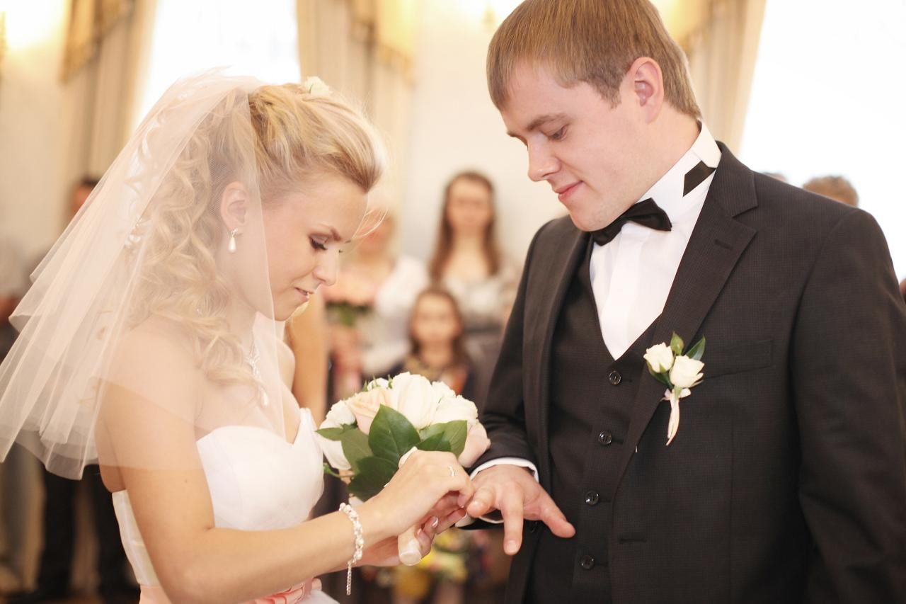 属猪和属马的婚姻相配吗 属猪和属狗婚后的运势情况