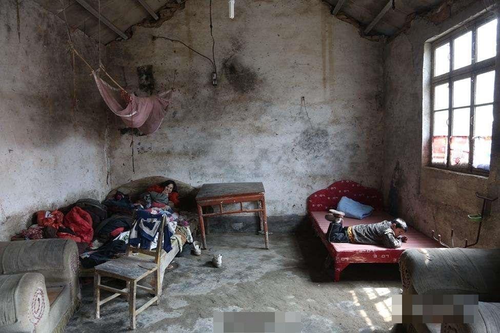 这个名叫健康的小男孩，他的生活似乎是在嘲讽他的名字