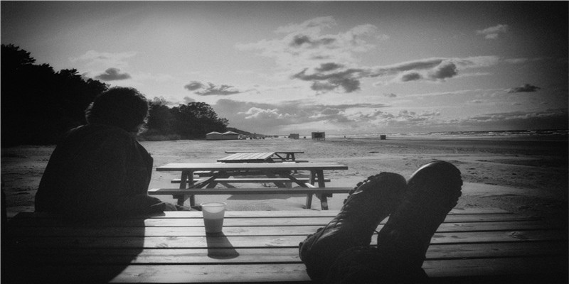 俄罗斯瑞士冬奥打起来了！冰球干架竟是传统，现场群殴太喜感