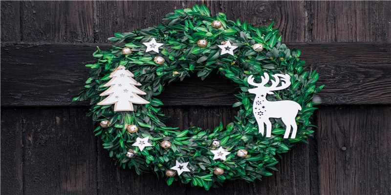 尼姑和2个和尚结婚，住别墅开豪车，事情败露时家里藏着假发