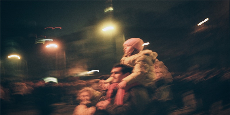 俄罗斯瑞士冬奥打起来了！冰球干架竟是传统，现场群殴太喜感