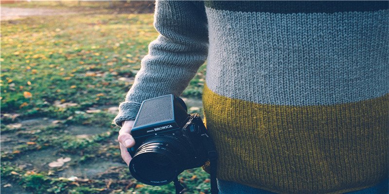 俄罗斯瑞士冬奥打起来了！冰球干架竟是传统，现场群殴太喜感