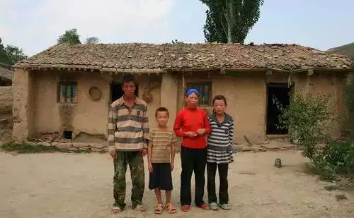 4、最穷的省份是哪几个省:中国最穷的五个省是哪五个省？