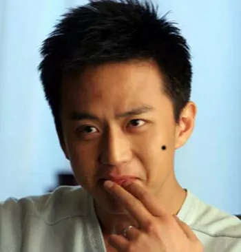 3、男人脸上十大福痣图片:男人脸上那些痣需要取，那些是福痣，急