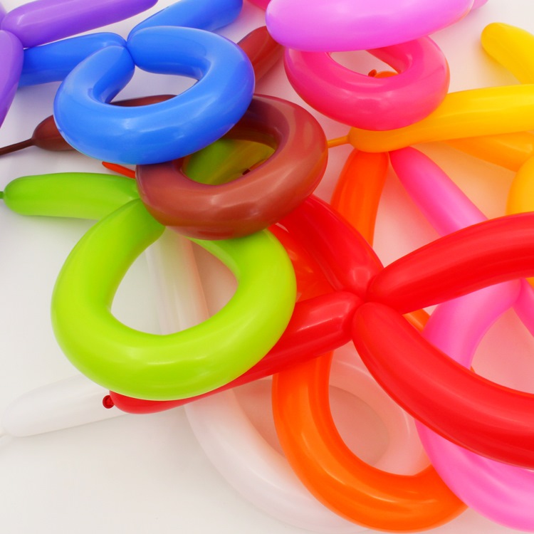 2、气球怎么做花样简单初学者:求条形气球的花样编扎方法