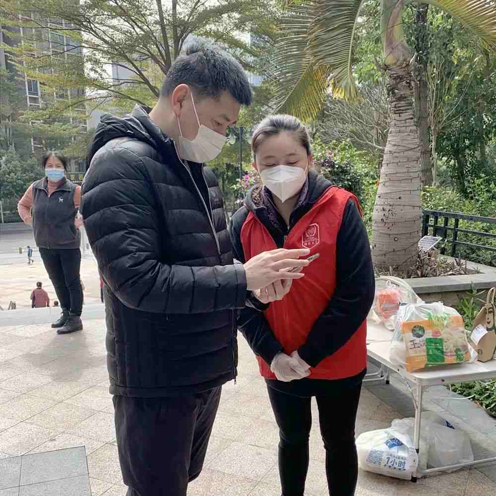 3、对校员老师，班导师，校，在疫情期间贡献的感谢信，结合大连最近的疫情，要有自身的学生的真情实感。