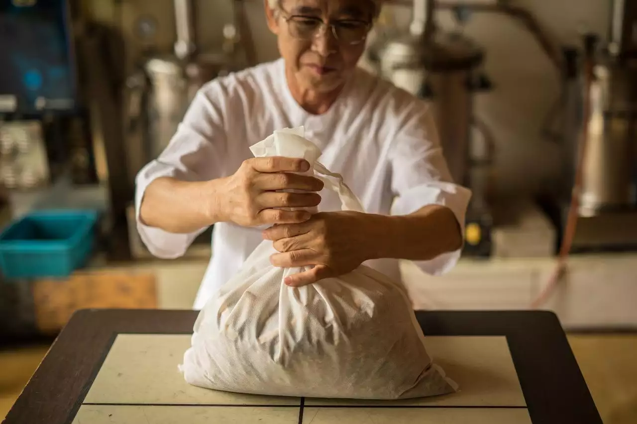 摩羯男喜欢虐自己喜欢的女生 摩羯男会观察女生很久么