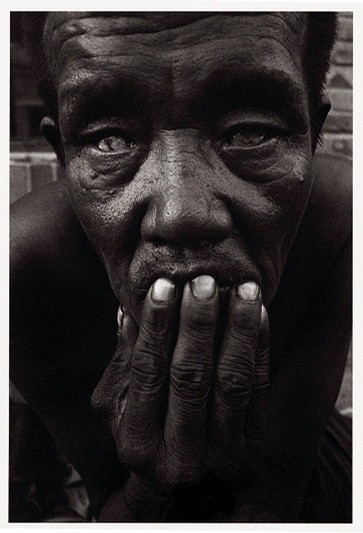 2、家里有个精神病人，被害妄想症，一家人天天都活在里