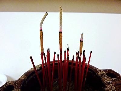 2、烧香图解三根香+含义