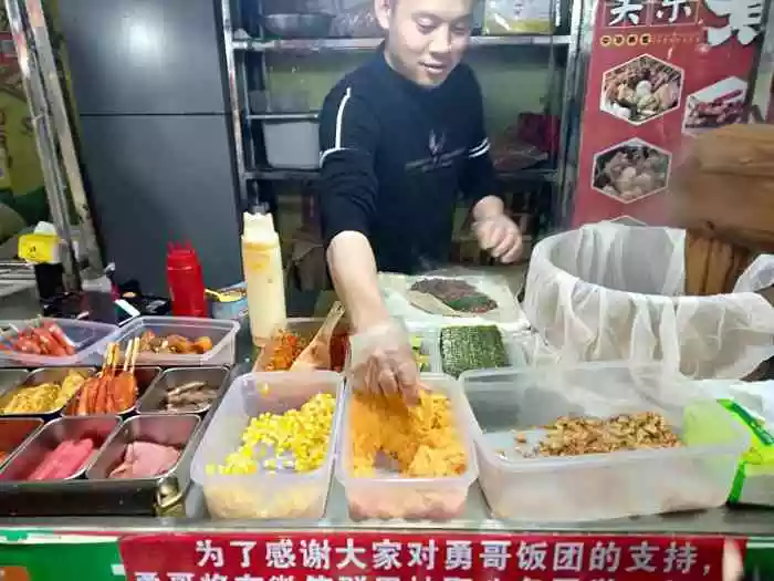 3、他15岁开始混黑帮，50年的风风雨雨终成黑帮教父，他是谁？