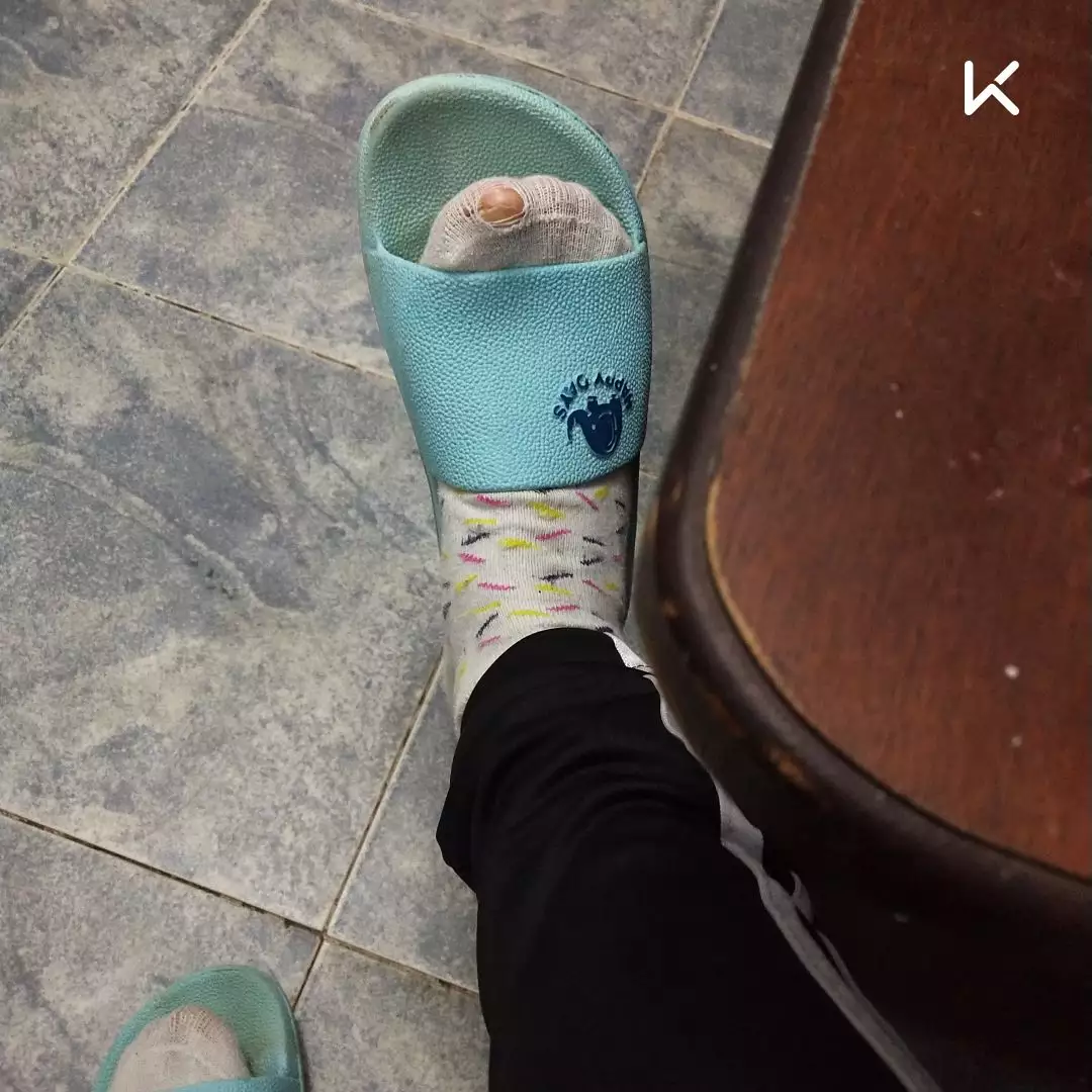 3、跳舞袜子放外面上面有液体