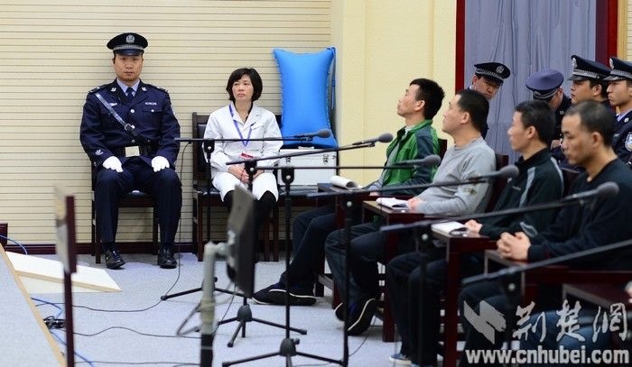 2、身价亿黑老大死后，妻子说了什么，令多数人汗颜？