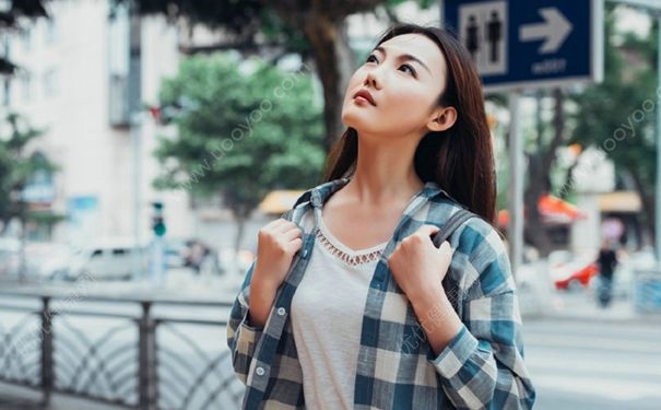 2、男生喜欢看女生的身体，女生不给看。难道女生就一点也不想看男生的身体吗？那为什么给她们看，她们又不看