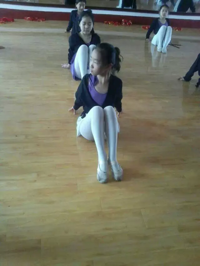 4、练舞蹈时老师帮你撕腿，怎样缓解当时的疼痛