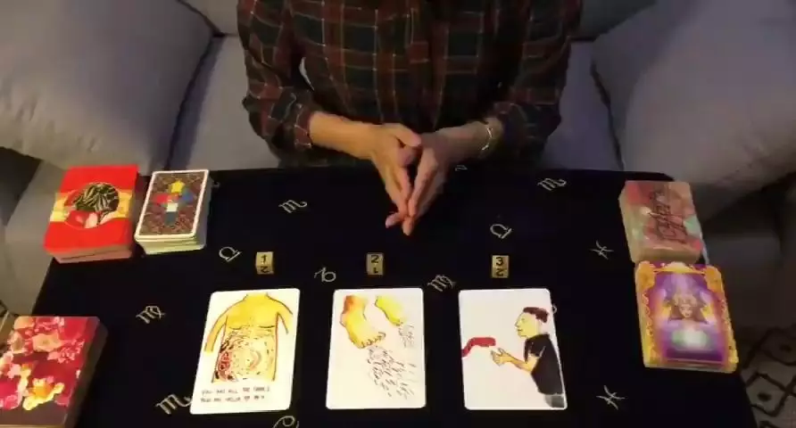 3、塔罗牌求解：1、他目前的心情状态。星币八。2、他对我的看法。战车。3、他对我的期待和想法。杯皇后