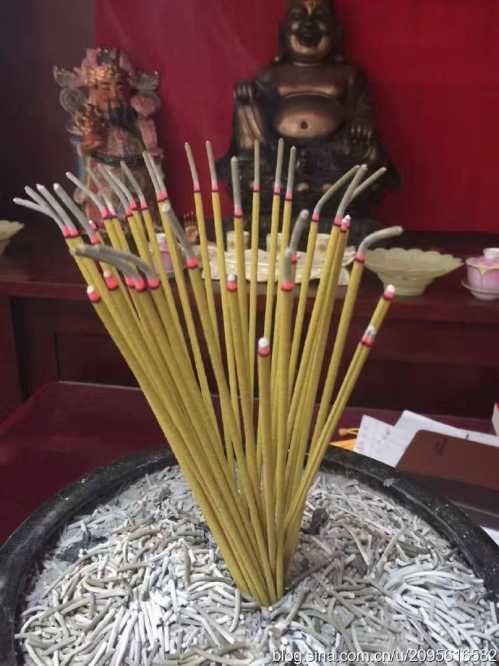 2、为什么我烧的香中间黑？