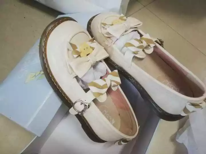 3、靴子里面有液体是什么？