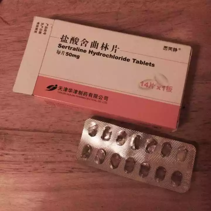 3、我儿子13岁抑郁症吃了一个月的**一上学就哭抑郁症孩子不想上学怎么办