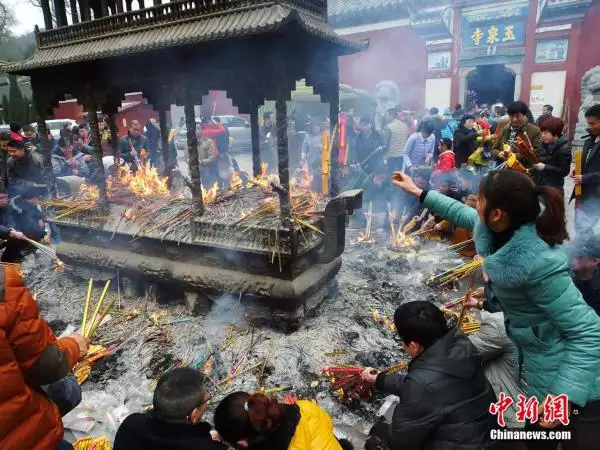 3、上香应该上几支？